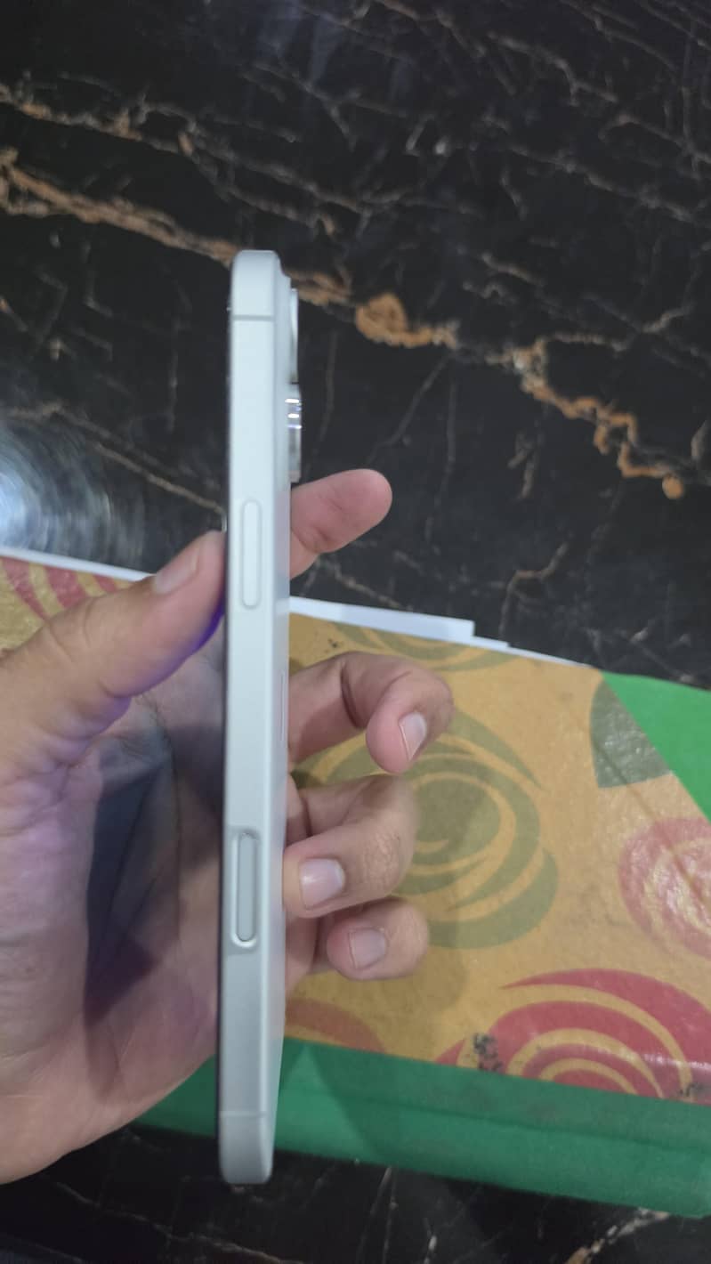 Apple iPhone 16 Plus 5