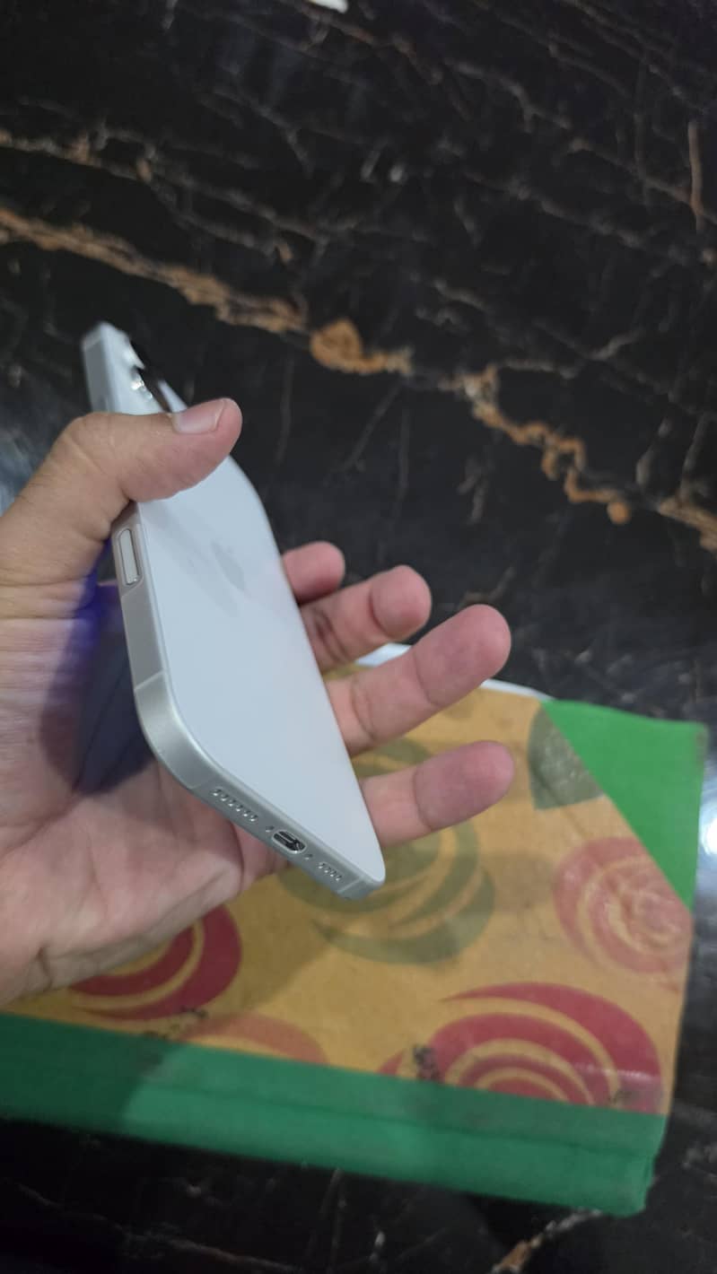 Apple iPhone 16 Plus 7