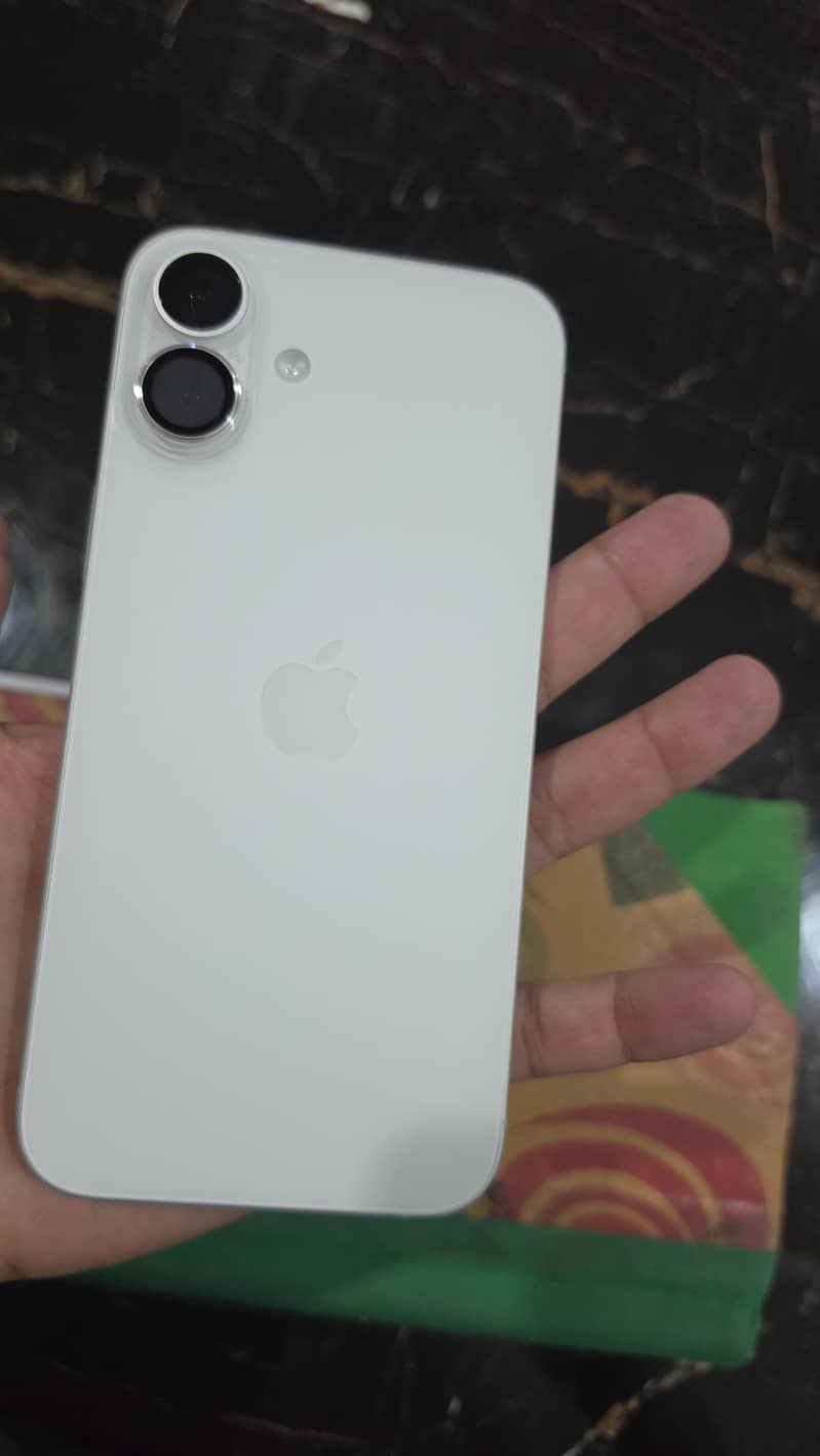 Apple iPhone 16 Plus 8