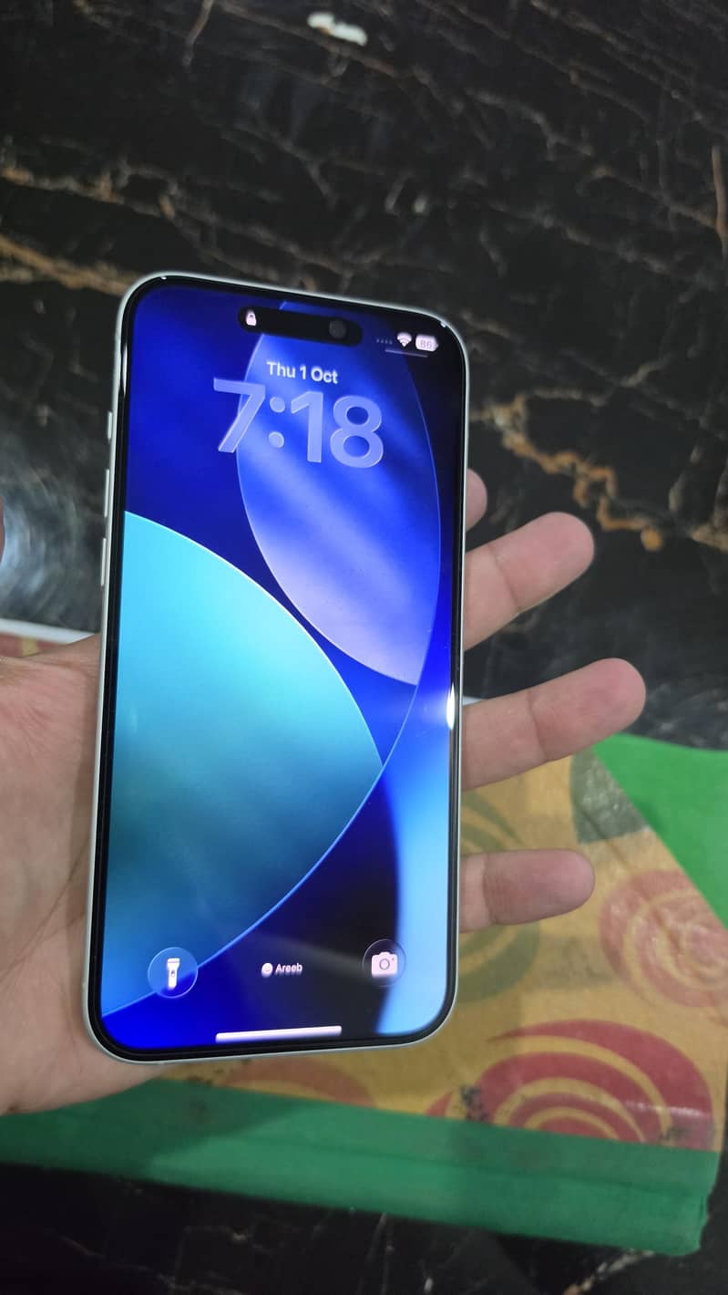Apple iPhone 16 Plus 9