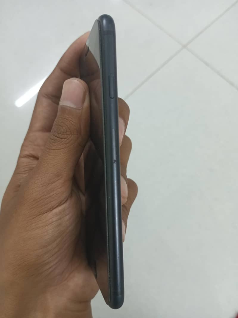 Apple iPhone 7 3