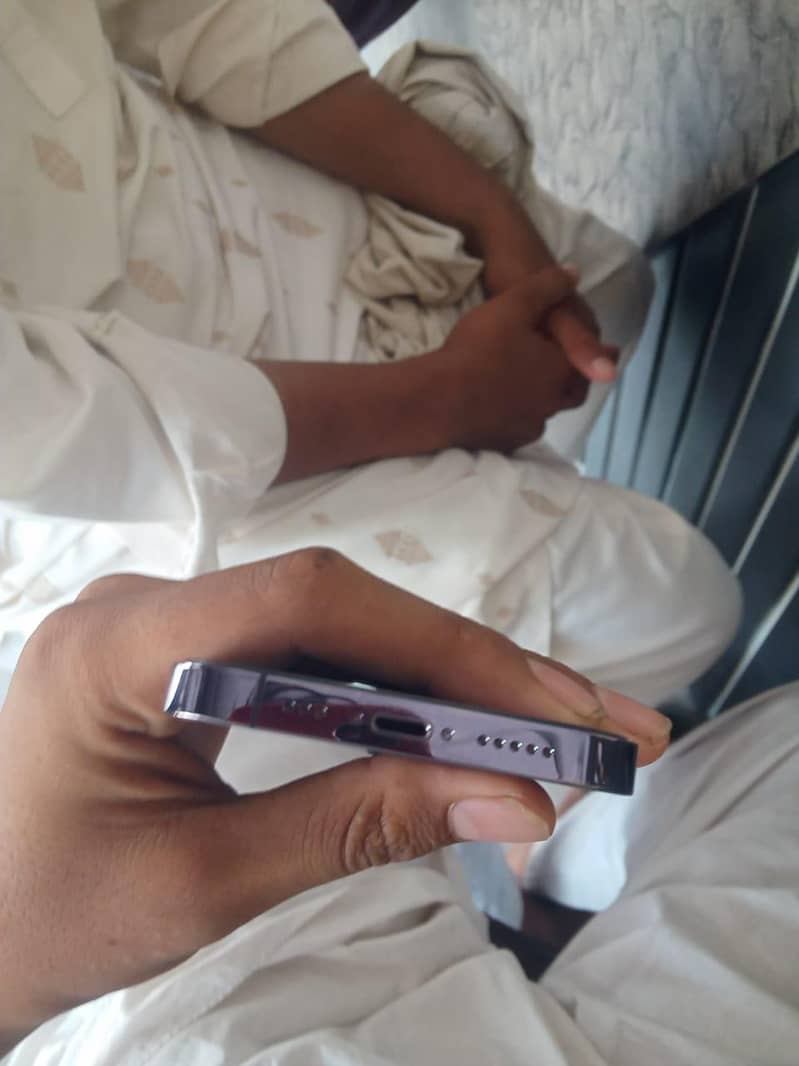 Apple iPhone 14 Pro 1