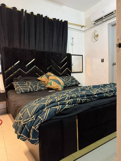 king size bed with side tables & mirrors