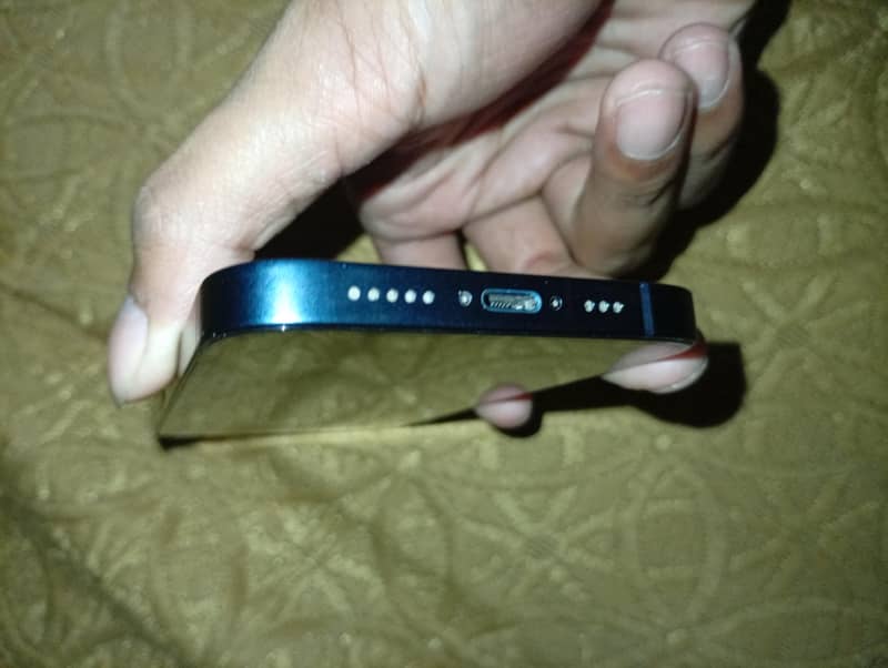 Apple iPhone 14 3
