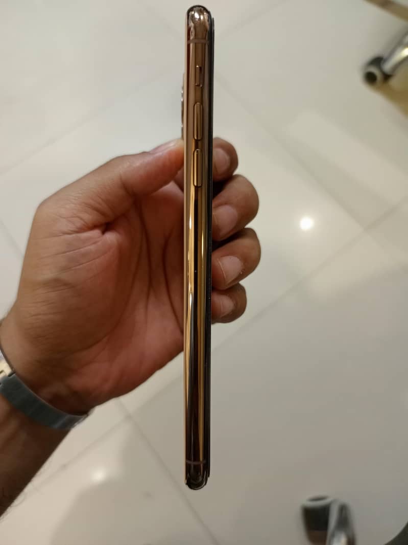 Apple iPhone 11 Pro Max 2