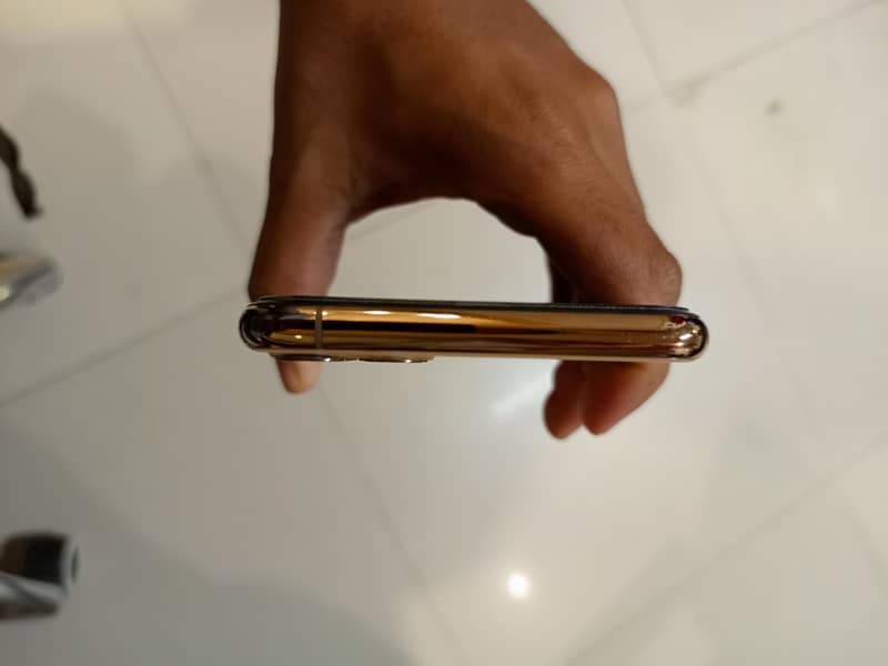 Apple iPhone 11 Pro Max 3