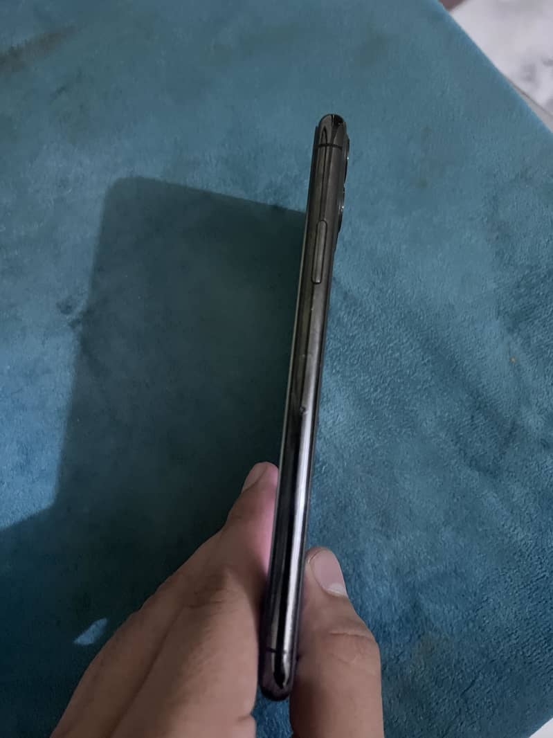 Apple iPhone 11 Pro Max 1