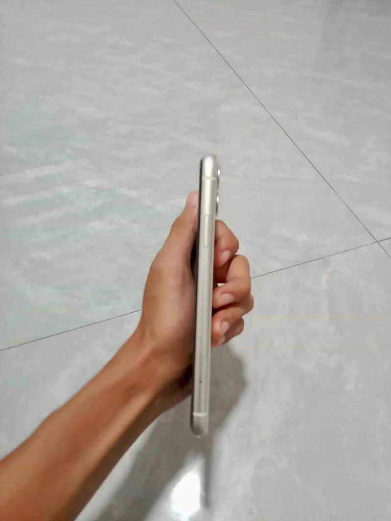 Apple iPhone 11 3