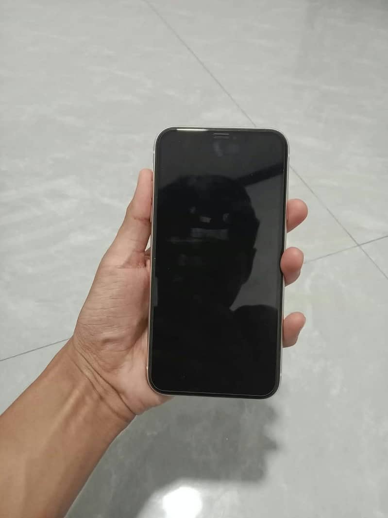 Apple iPhone 11 4