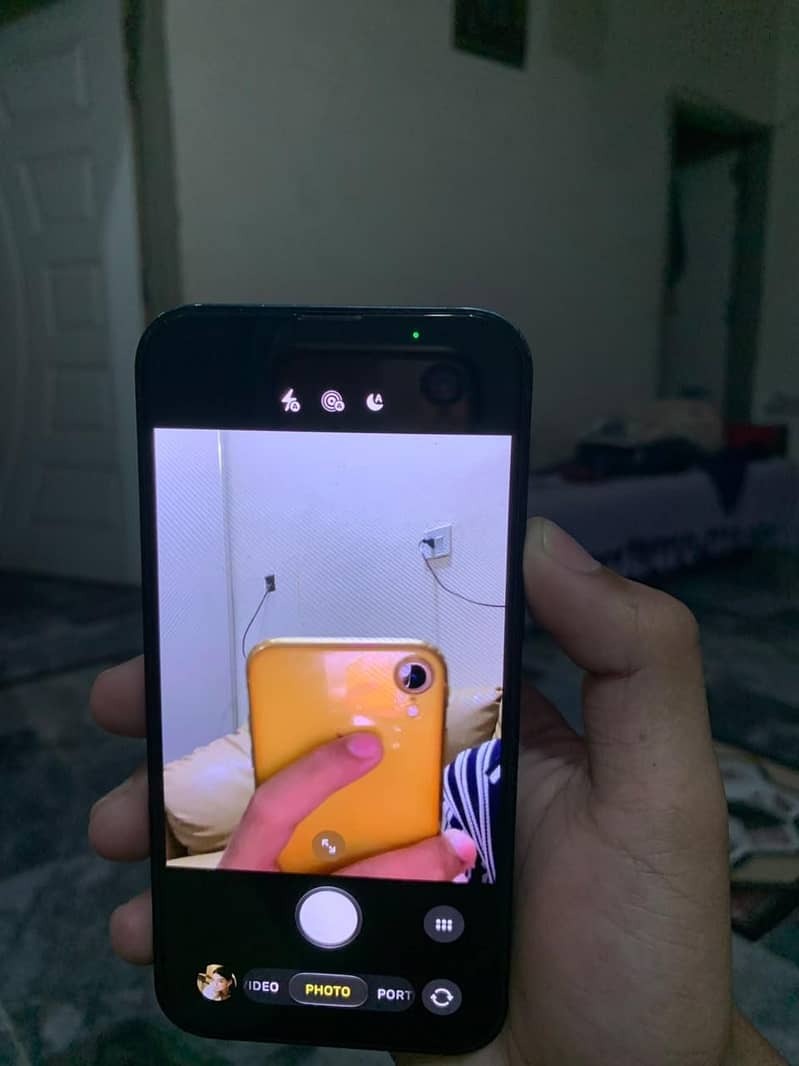Apple iPhone 13 2