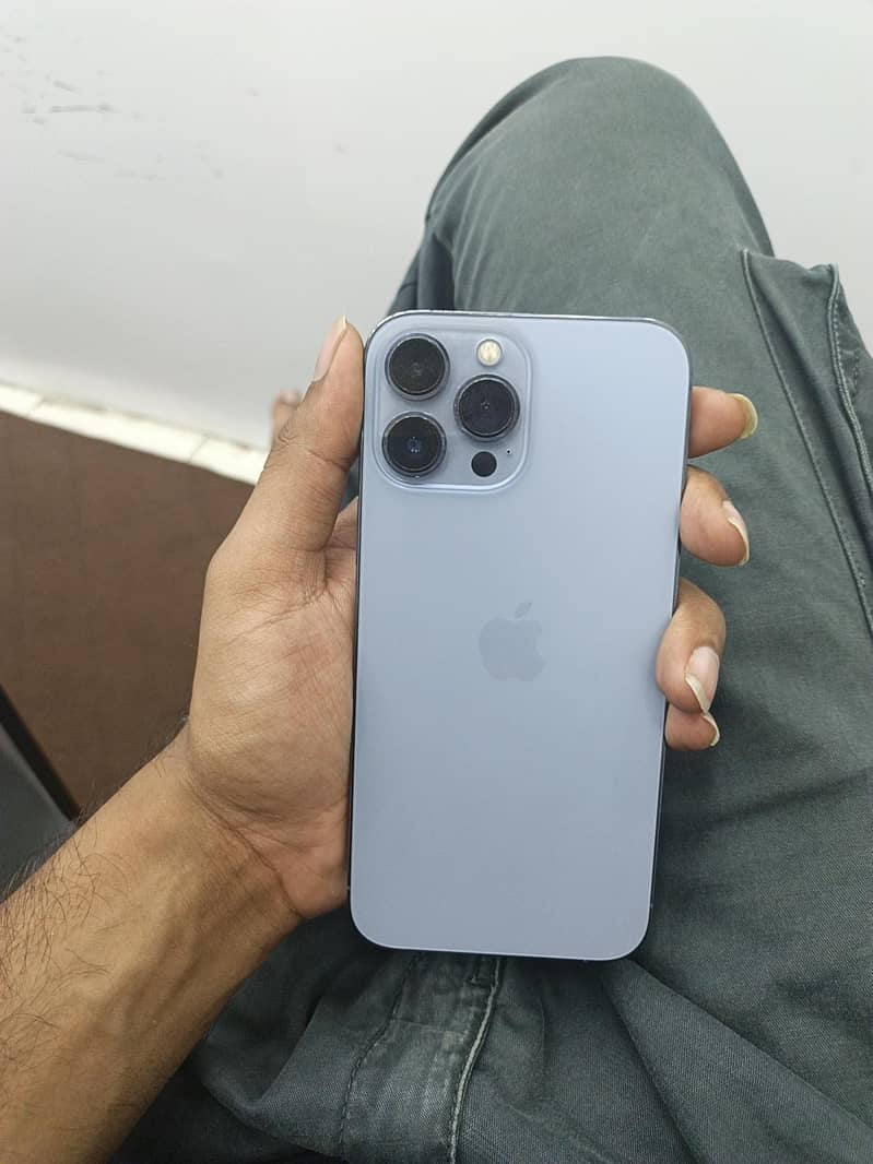 Apple iPhone 13 Pro Max 2