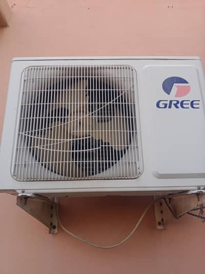 Gree 1.5 Ton Split AC Non Inverter - Full Chill - 10/10 Condition