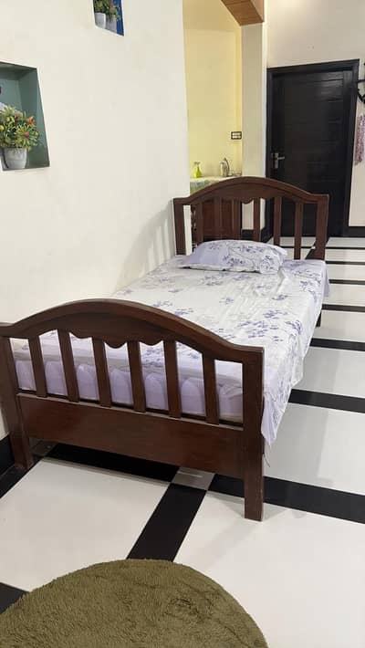 Strong single bed