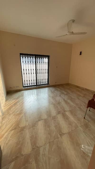 5 MARLA UPPER PORTION AVAILABLE FOR RENT IN EDEN BLUVARED