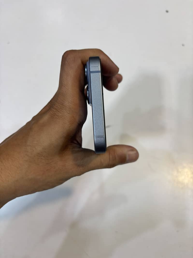 Apple iPhone 14 3