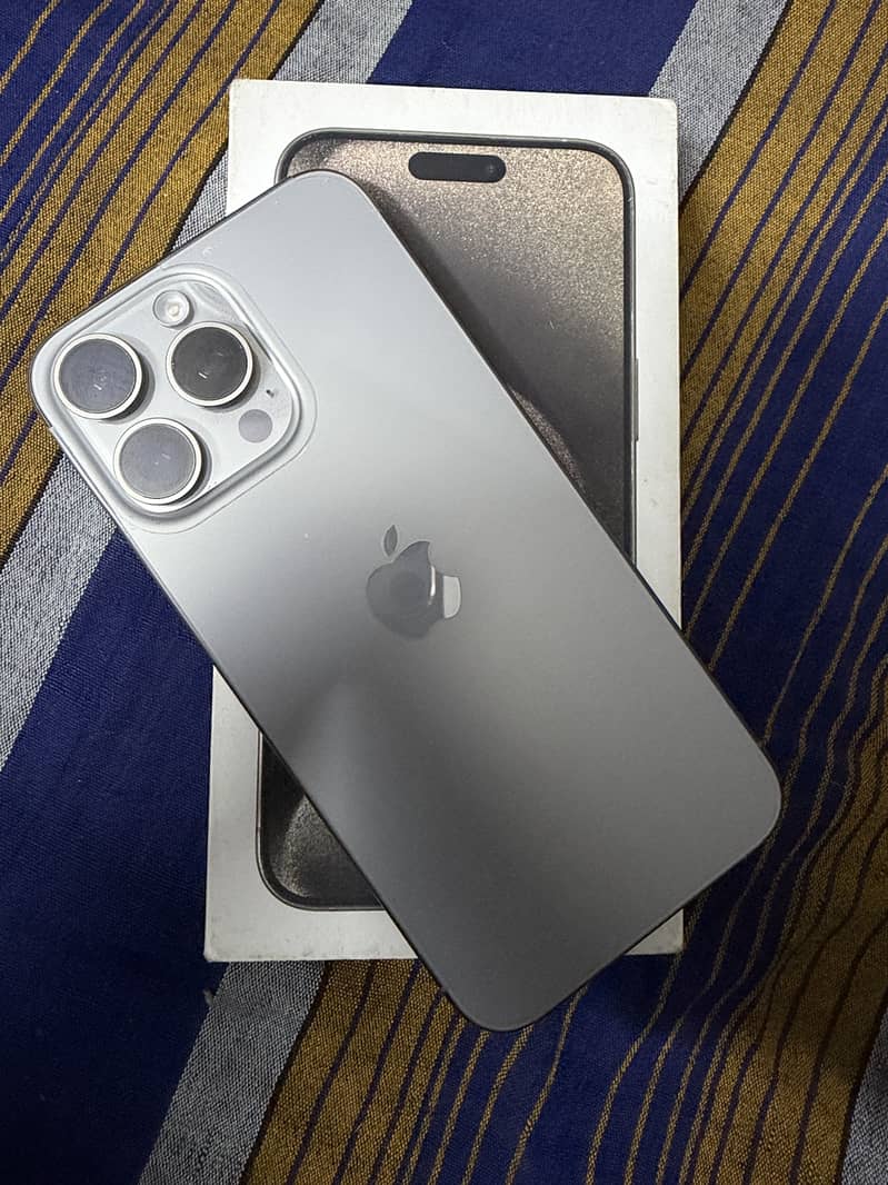 Apple iPhone 15 Pro Max 9
