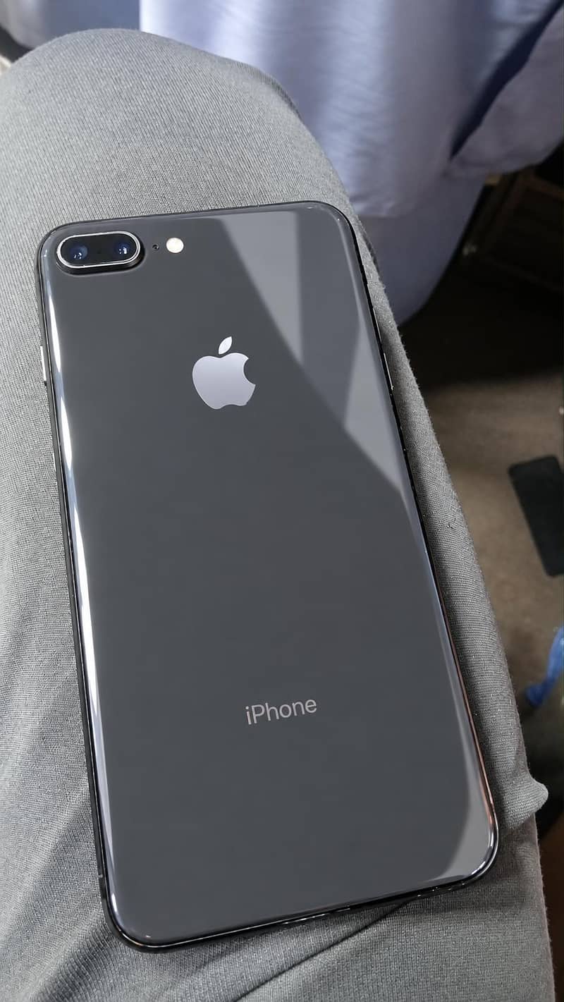 Apple iPhone 8 Plus 0
