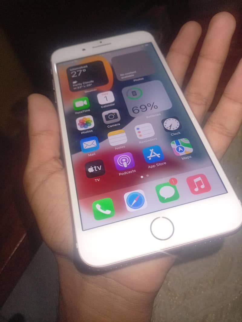 Apple iPhone 7 Plus 1