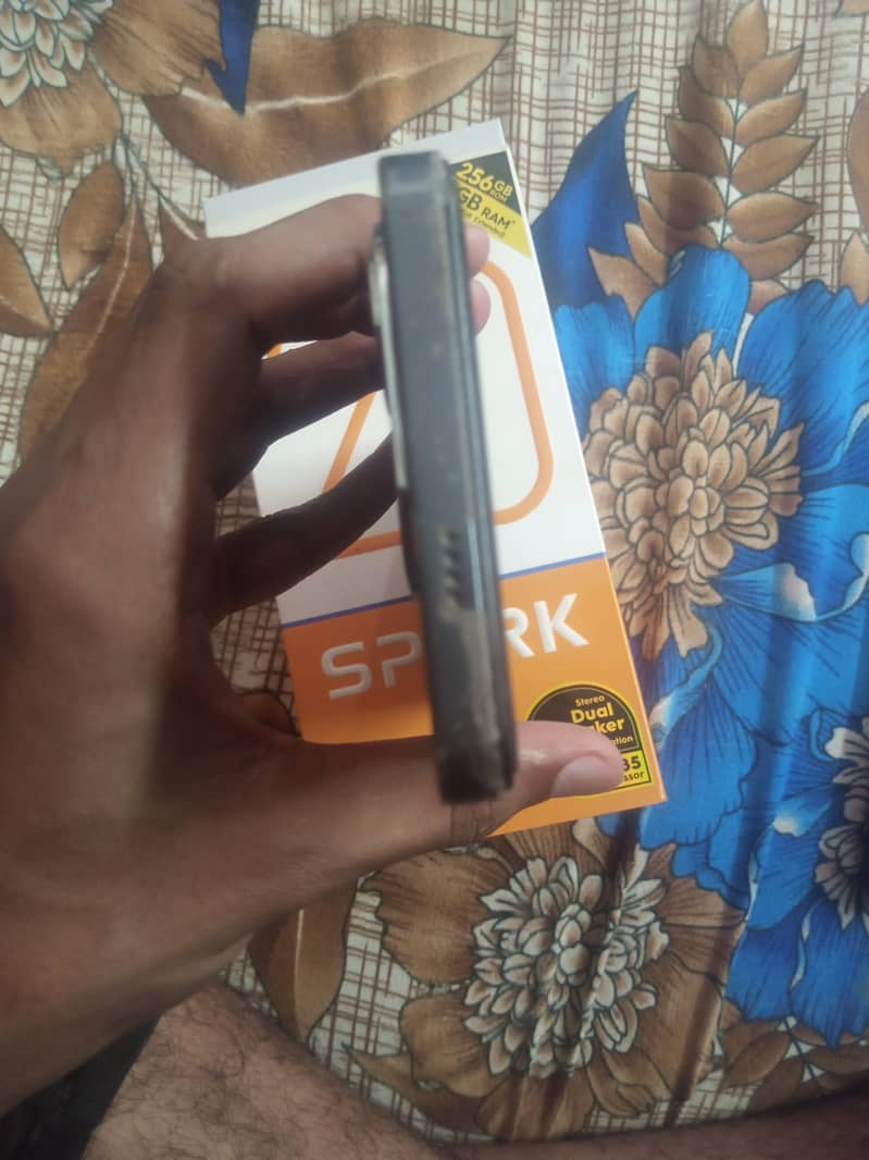 Tecno Spark 20 4