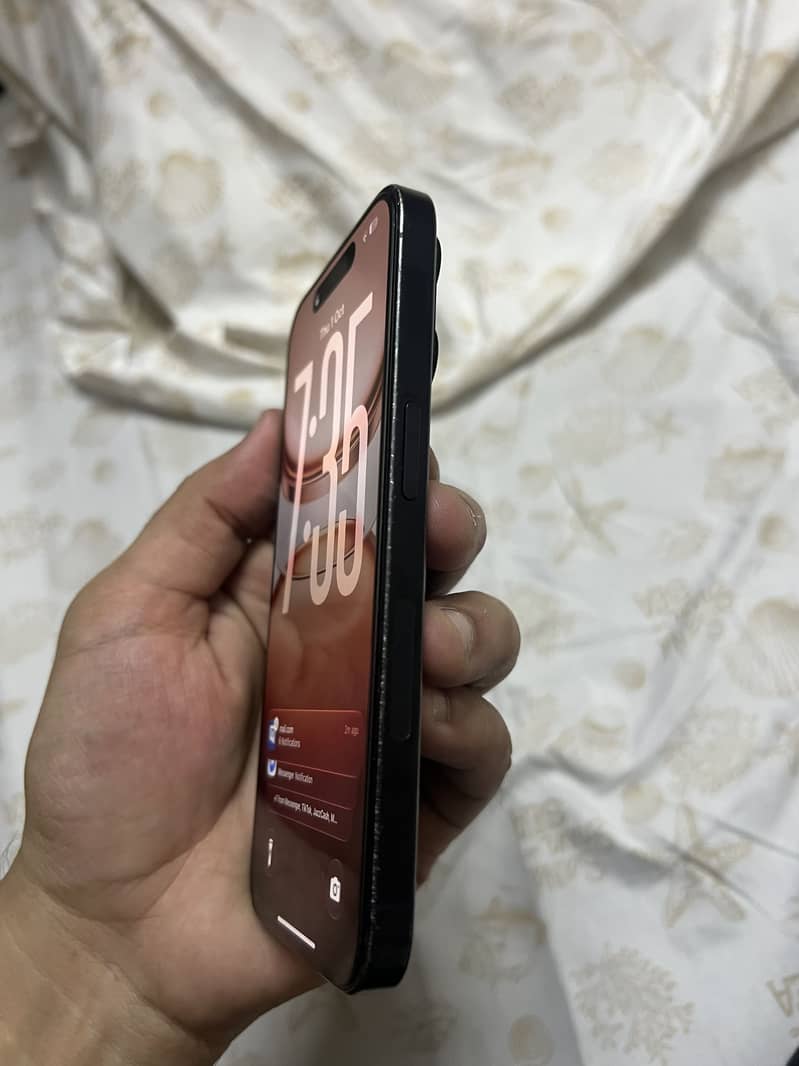 Apple iPhone 15 Pro 3