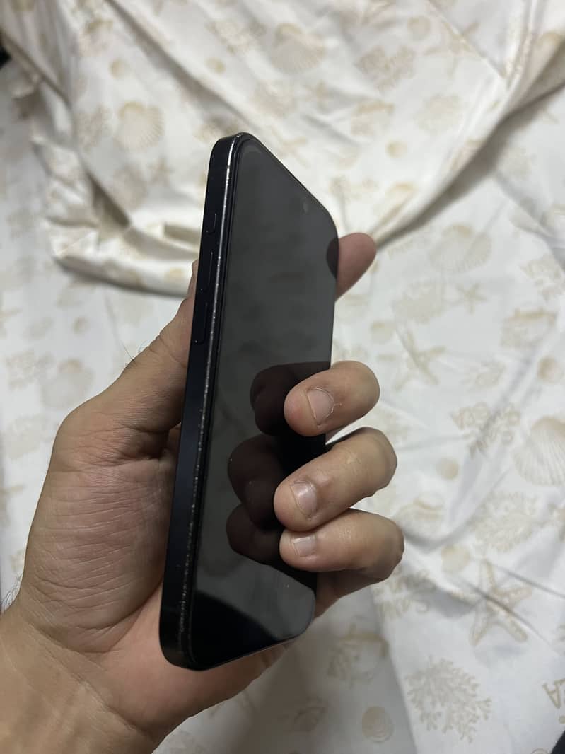 Apple iPhone 15 Pro 4