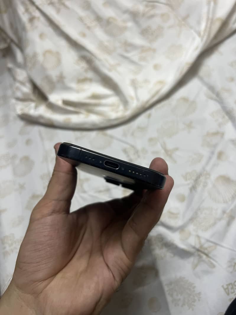 Apple iPhone 15 Pro 9