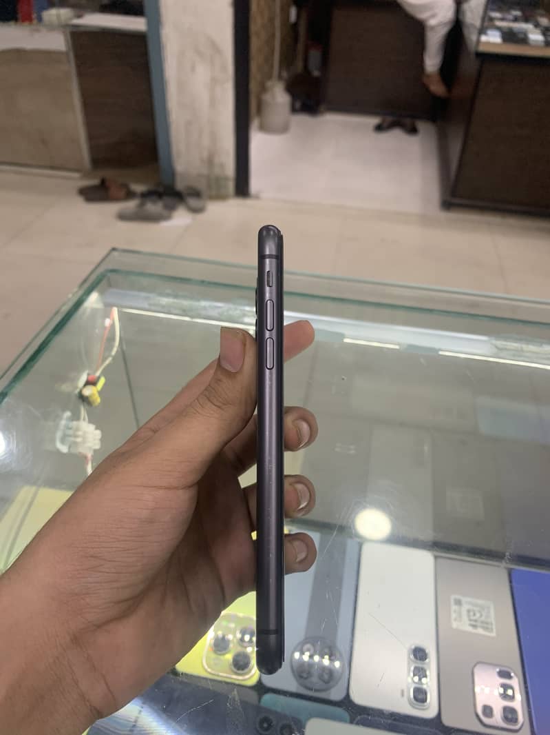 Apple iPhone 11 2