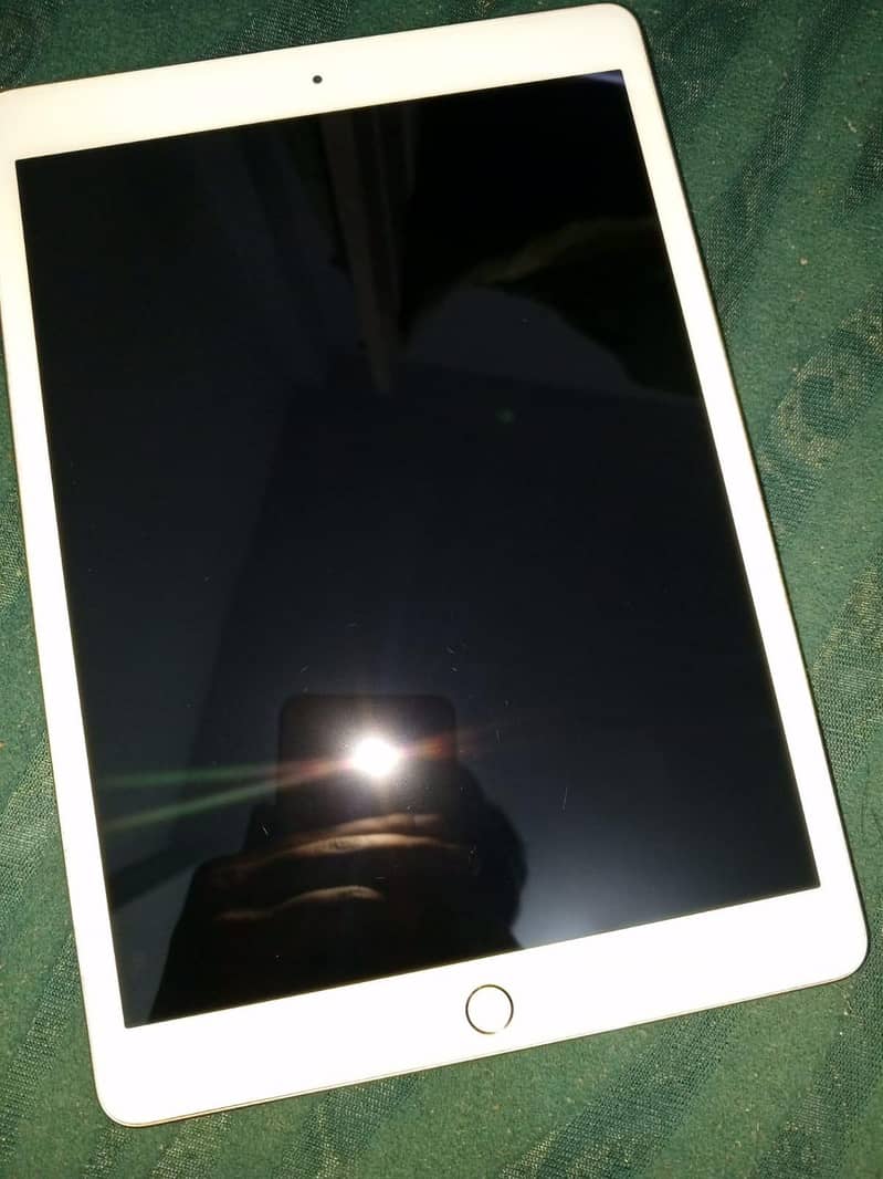 Ipad 7th gen. . 1