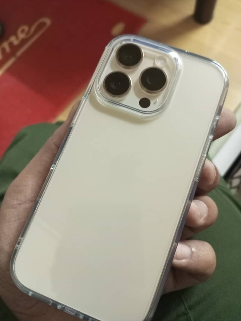 Apple iPhone 16 Pro 3