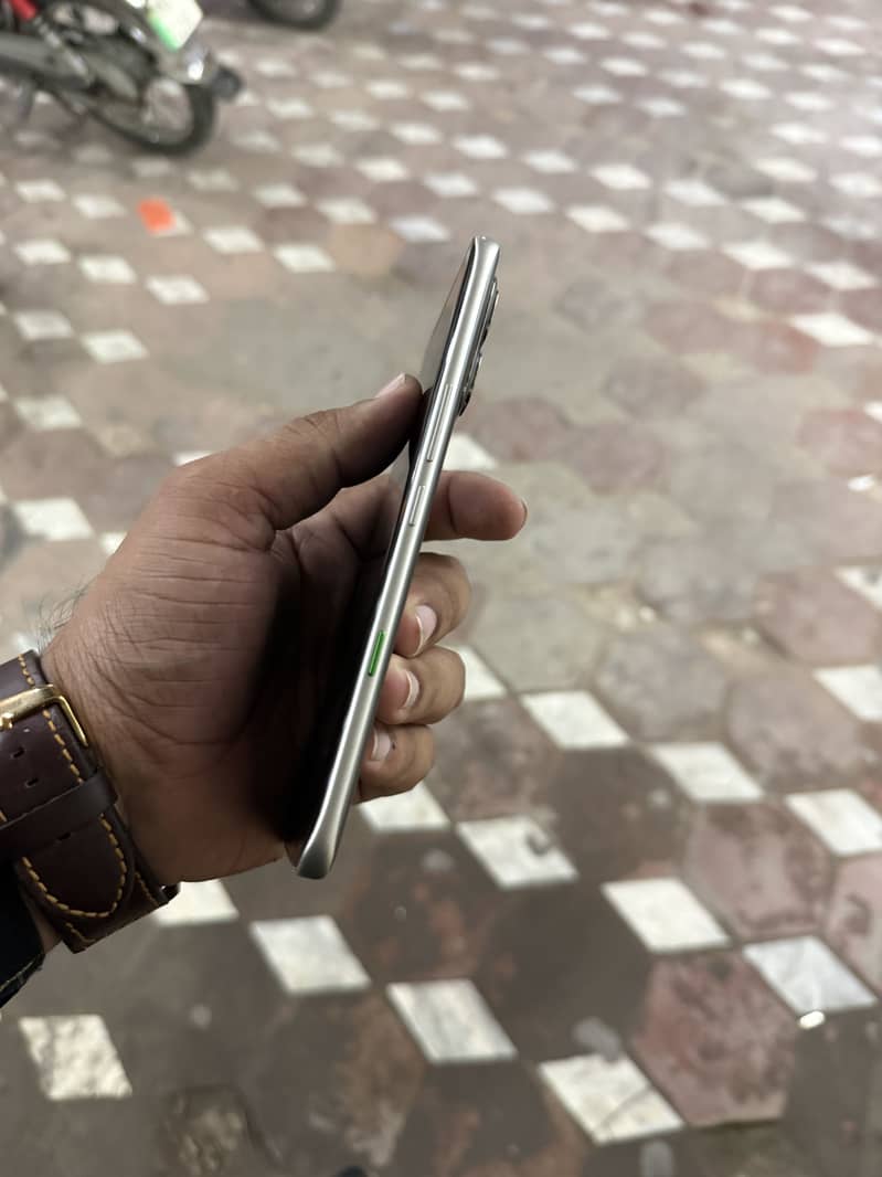 Infinix Note edge full box 1