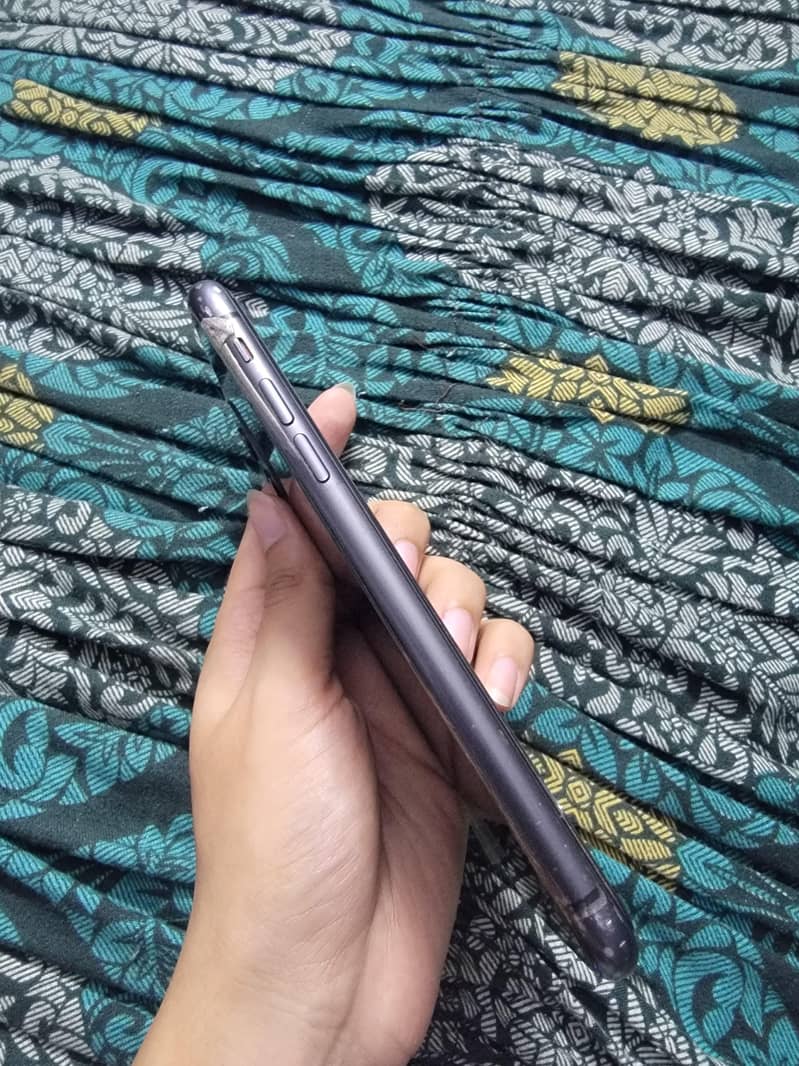 Apple iPhone 11 3