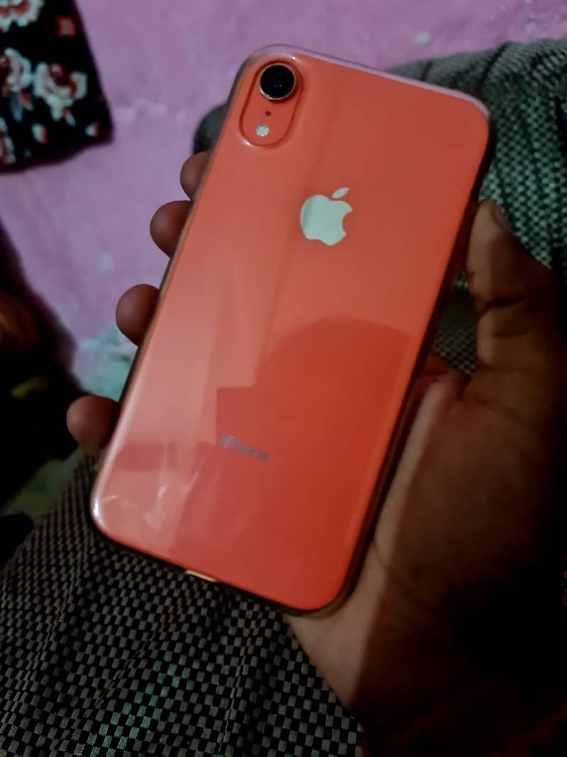 Apple iPhone XR 7