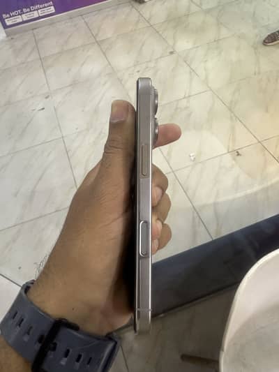 Apple iPhone 16 Pro jv pin dot ha
