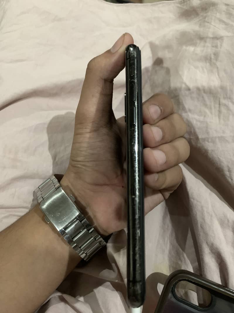 Apple iPhone X 3
