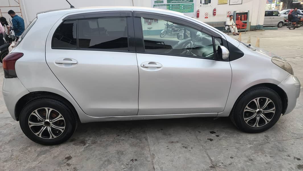 vitz 2008 model 2