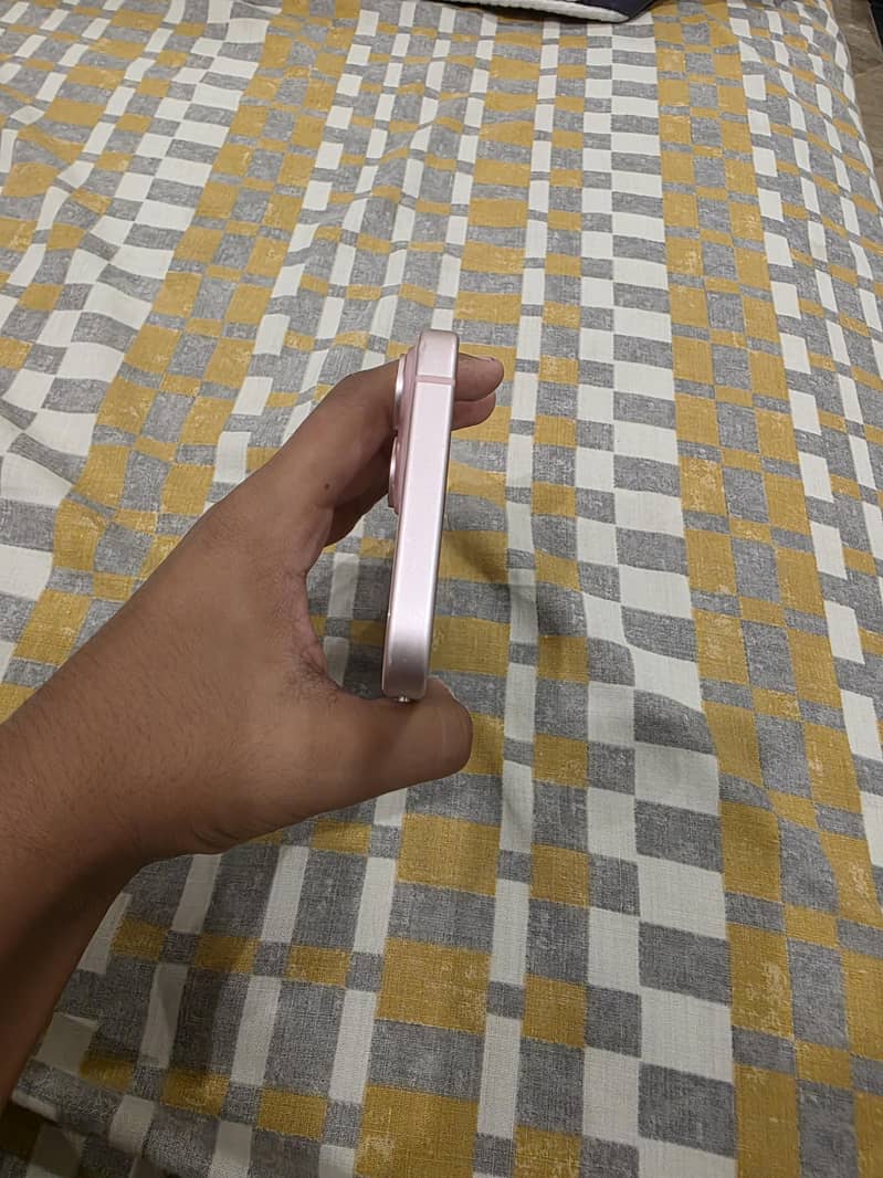 Apple iPhone 15 3