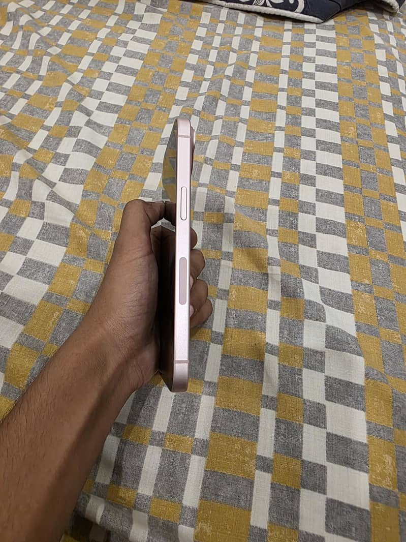 Apple iPhone 15 5