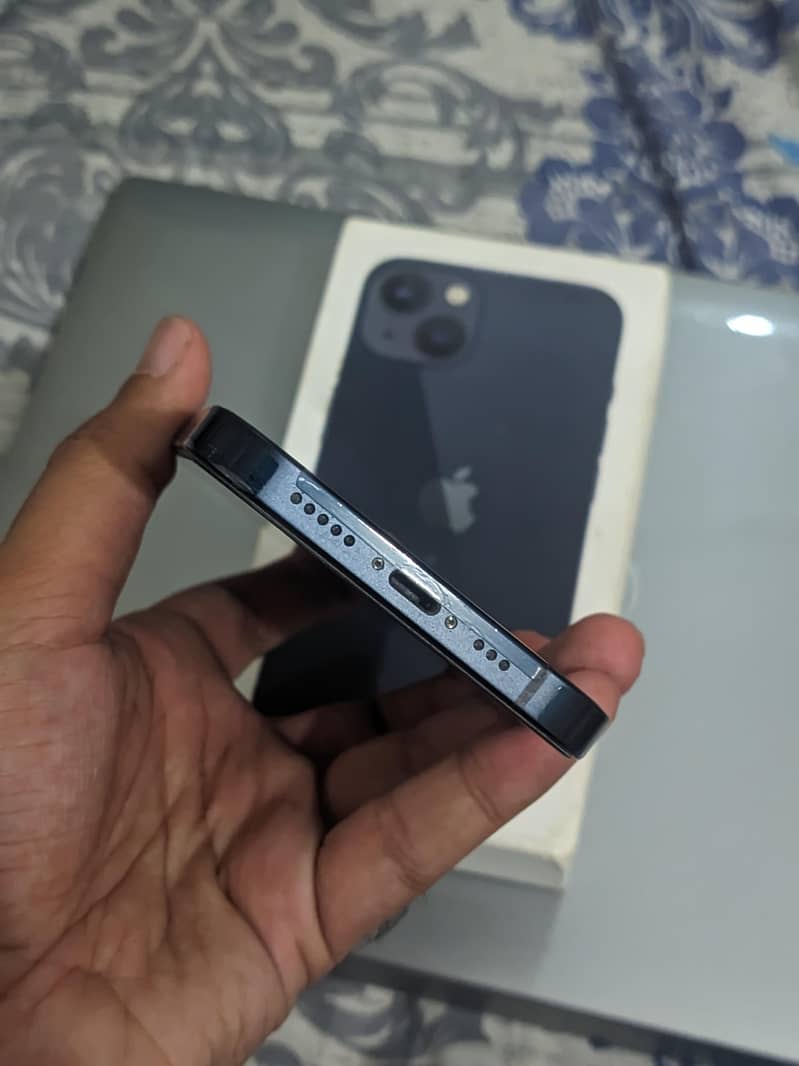 Apple iPhone 13 4
