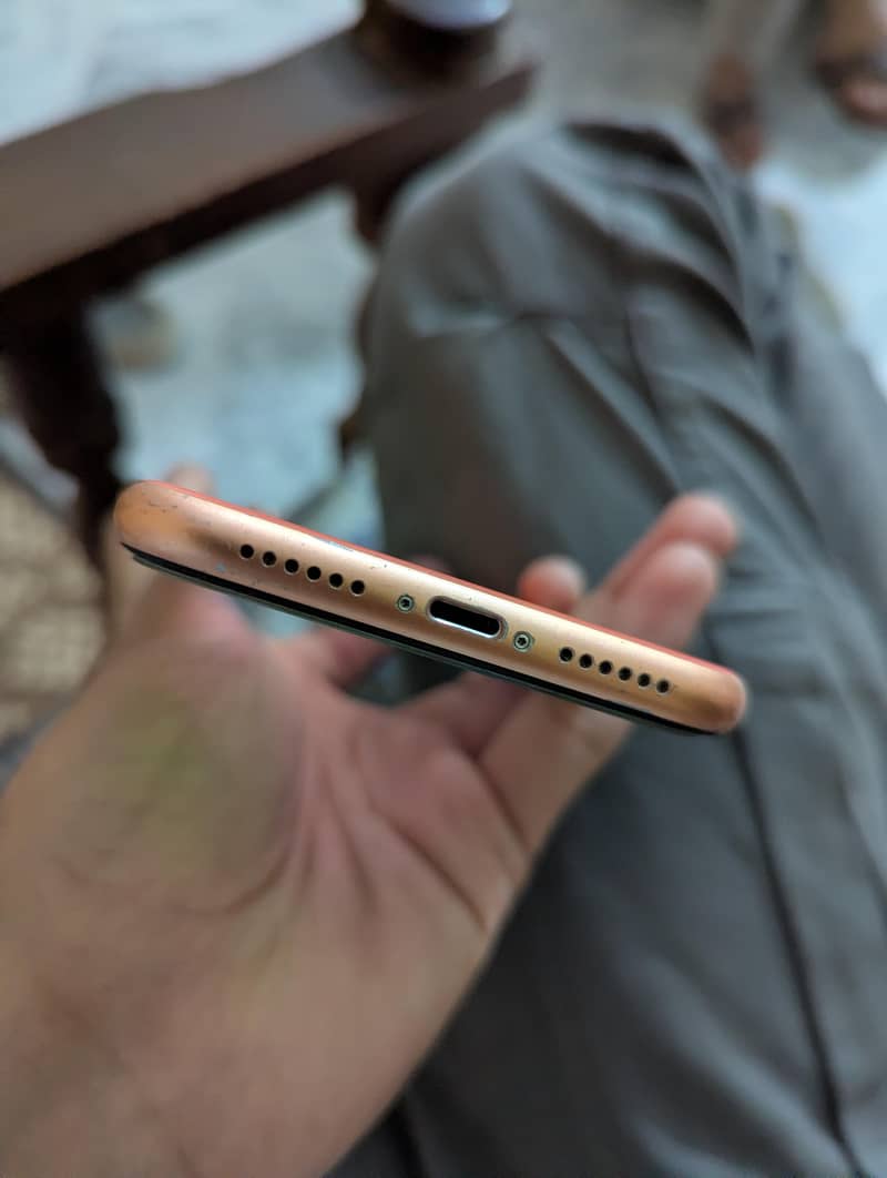 Apple iPhone XR 4