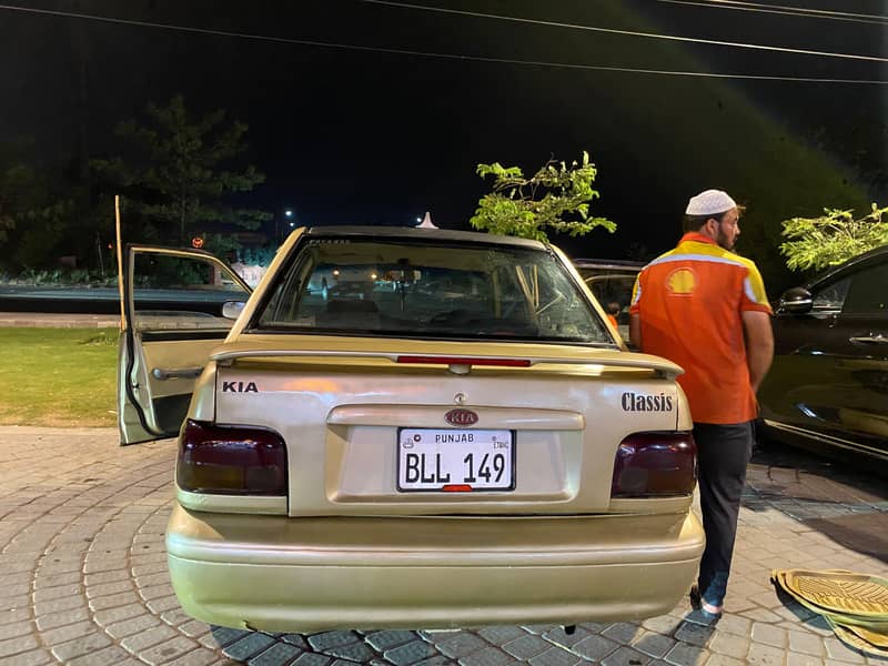 KIA Classic 2001 11