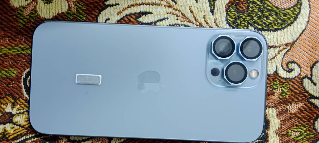 Apple iPhone 13 Pro Max 1