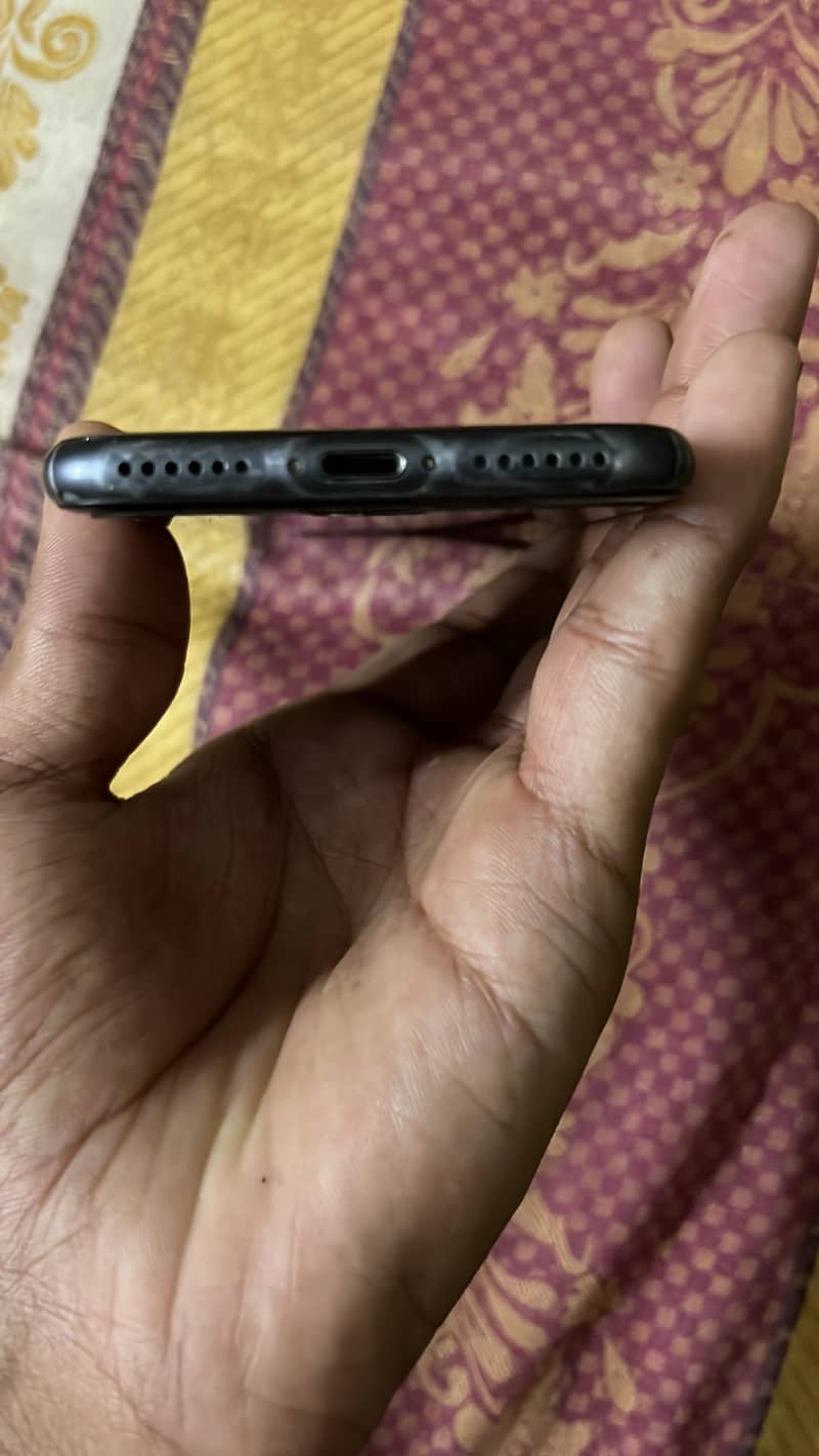 Apple iPhone 8 3