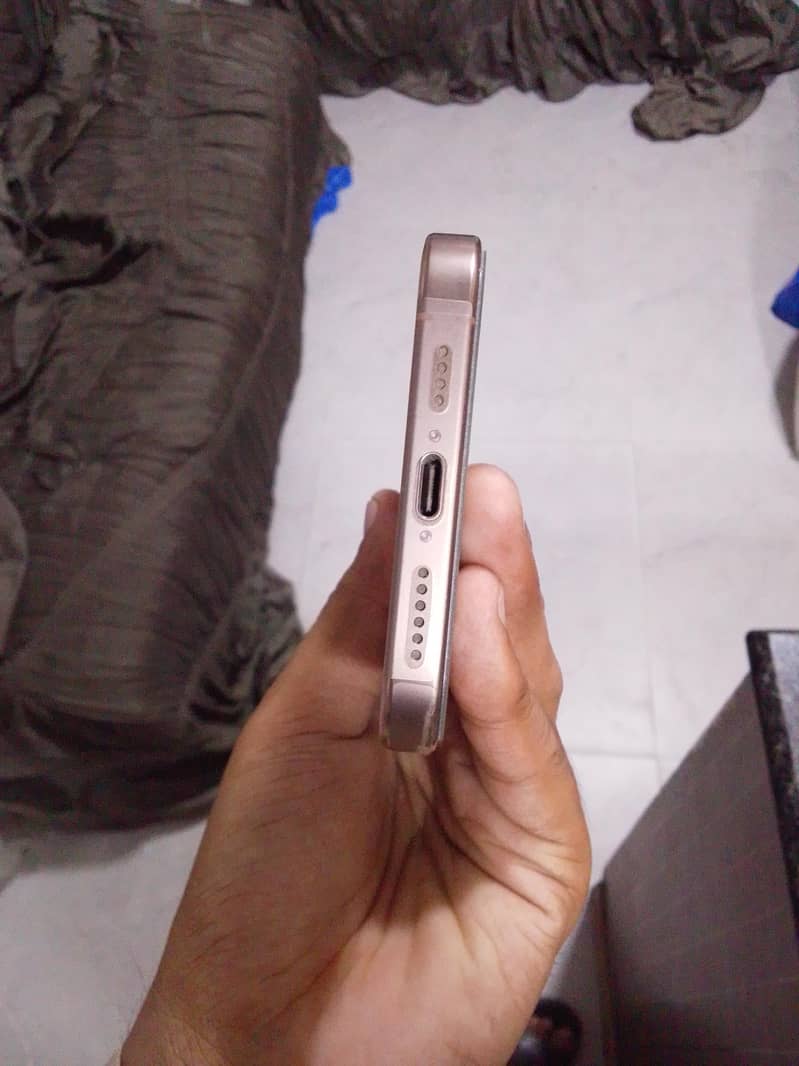 Apple iPhone 16 Pro Max 2