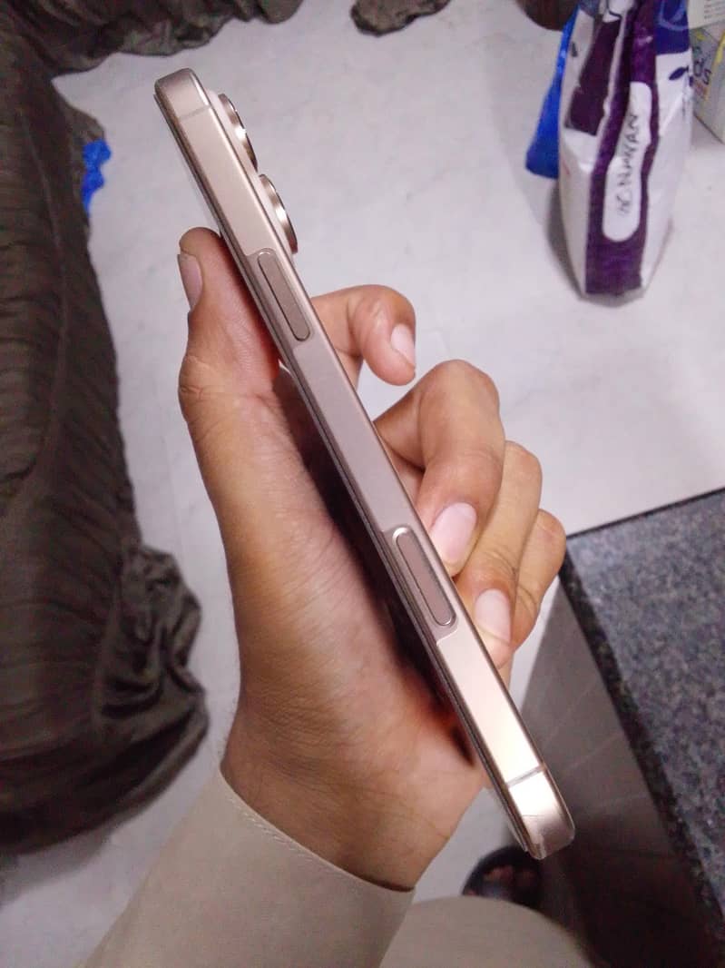 Apple iPhone 16 Pro Max 3