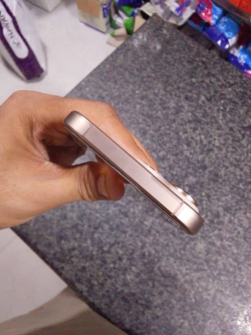 Apple iPhone 16 Pro Max 4