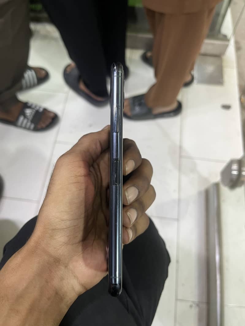 Apple iPhone 11 Pro Max 2