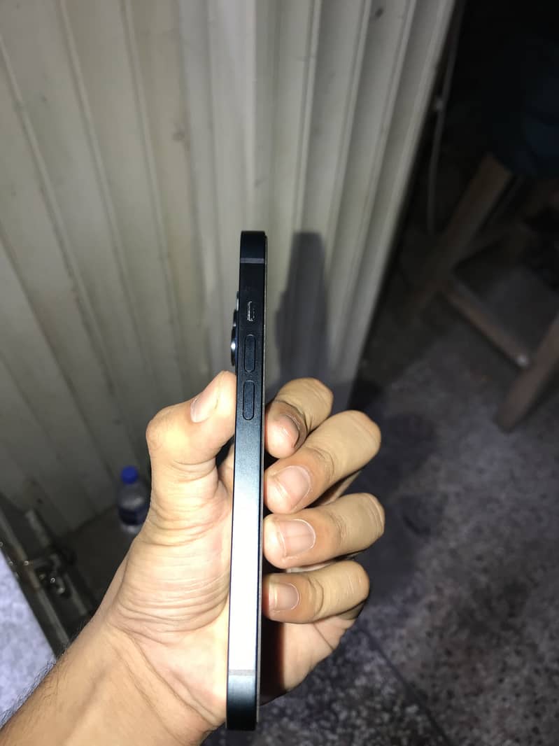 Apple iPhone 14 3