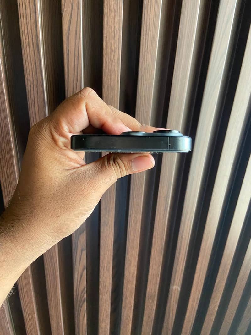 Apple iPhone 15 Pro 3