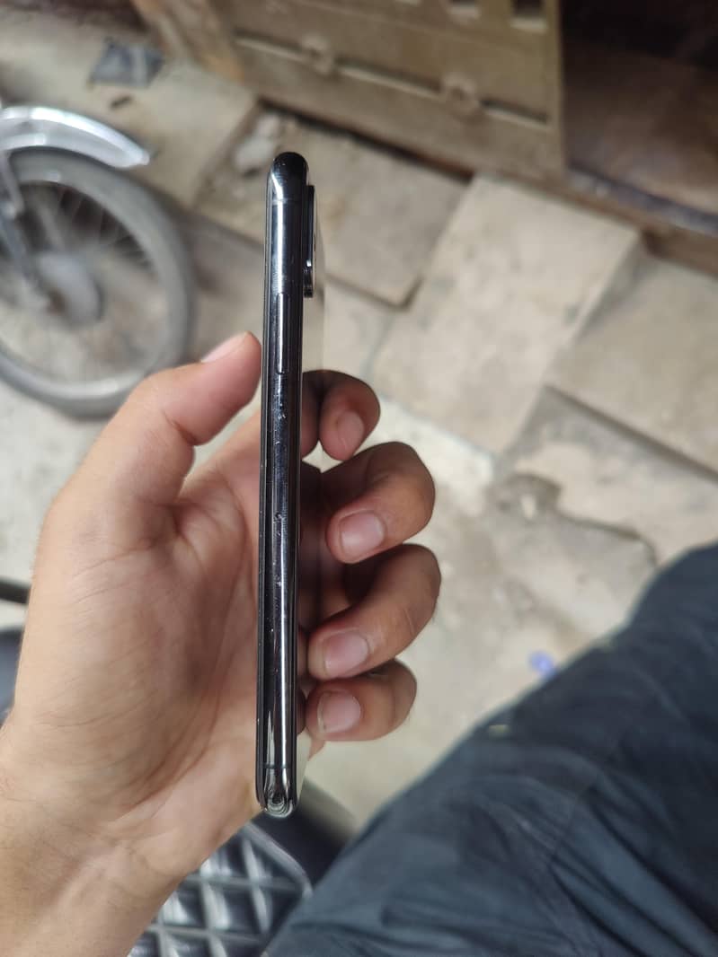 Apple iPhone XS 5