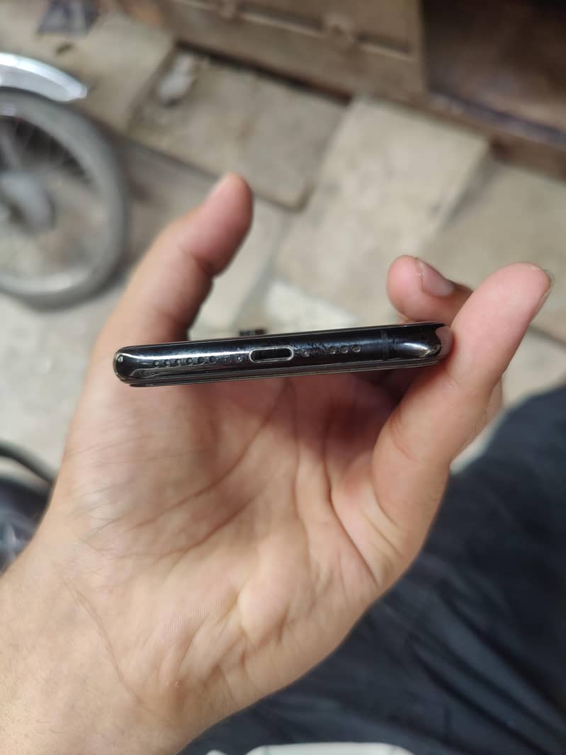 Apple iPhone XS 6
